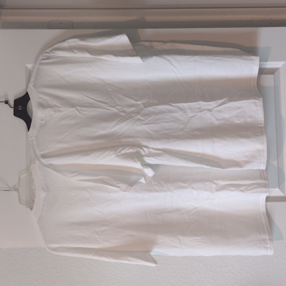 Two Graphic Tees With Earrings New - Picture 7 of 9